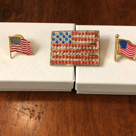 Vintage Three US Flag pins - Picture 4 of 9